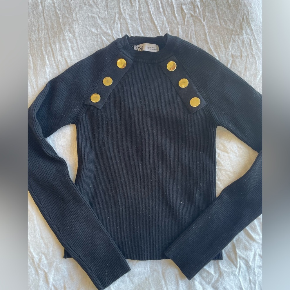 ZARA black ribbed sweater with golden button S